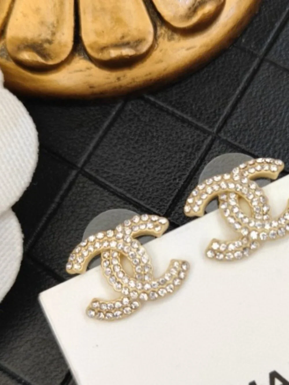 Chanel earrings with box - Picture 3 of 5